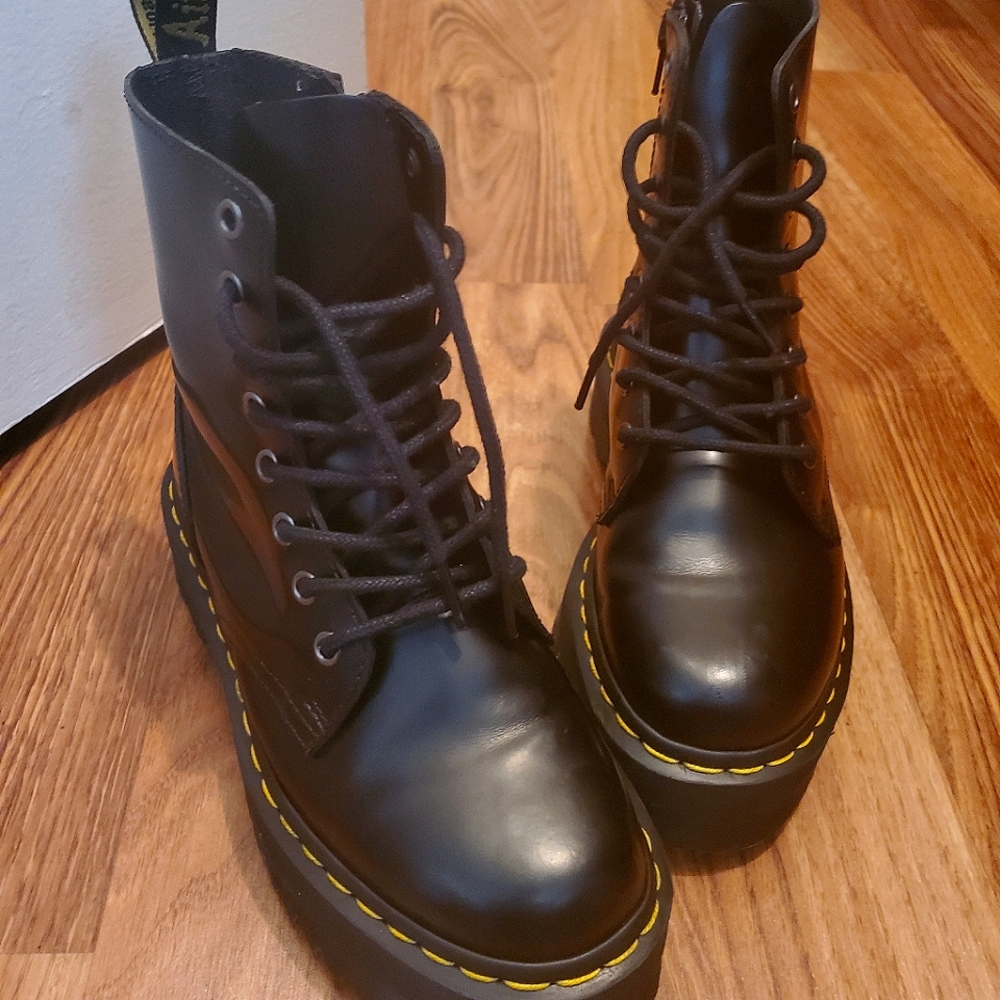 Dr. Martens jadon